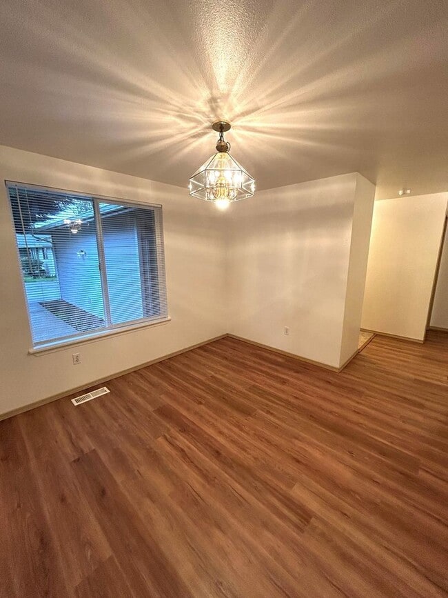 Building Photo - BECHTEL