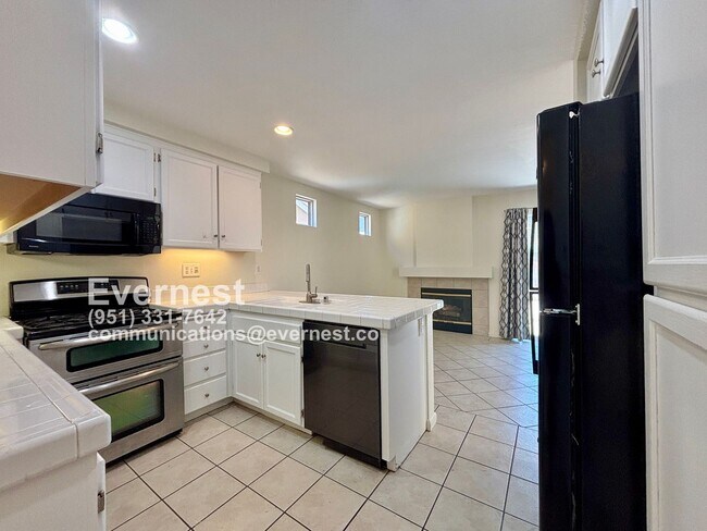 Building Photo - 3-Bedroom, 2.5-Bathroom Home with Modern A...