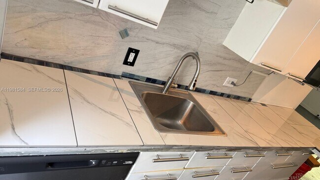 Foto del edificio - 424 NE 82nd St