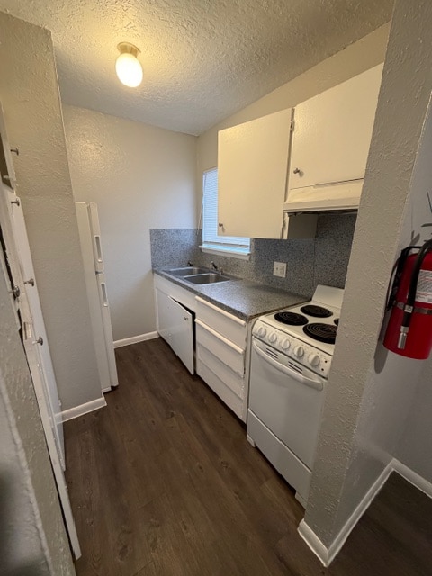 Building Photo - 5220 Weber Rd