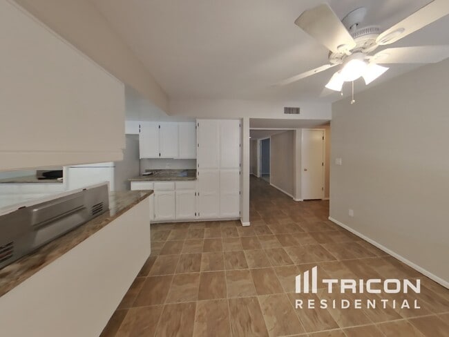 Building Photo - 1550 E Kramer St