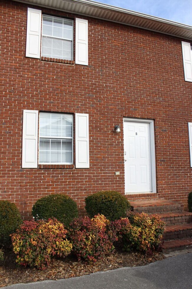 Building Photo - 1219 Byrne Ave