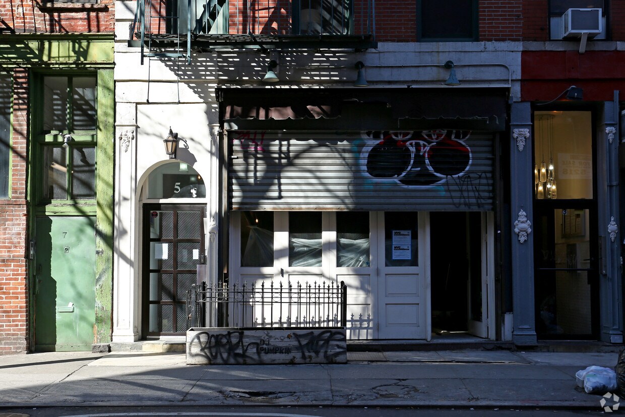 Foto del edificio - 5 Bleecker St