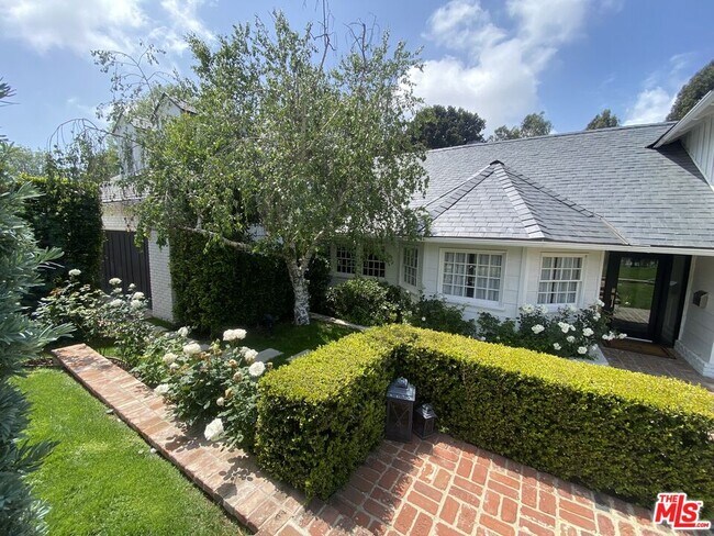 Building Photo - 231 N Layton Dr