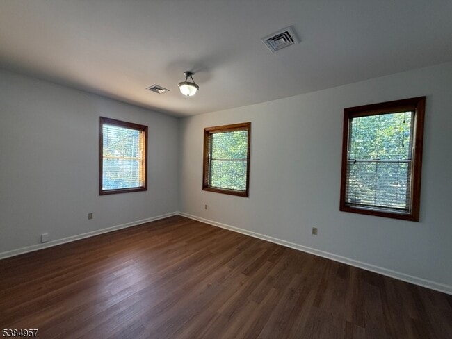 Building Photo - 115 Forest St