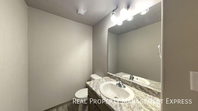 Building Photo - 3 Bed 2.5 Bath Townhome