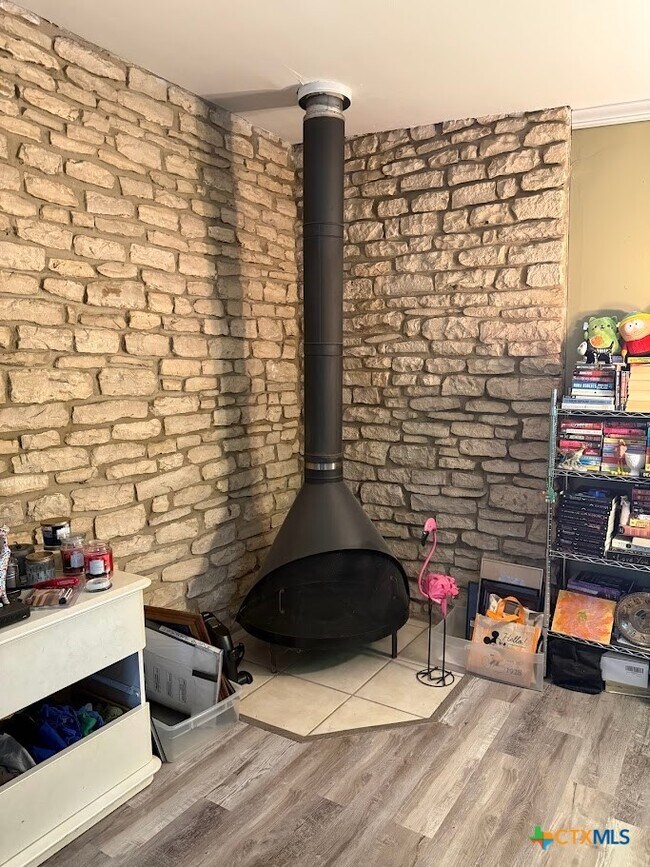 Foto del edificio - 827 Contour Dr