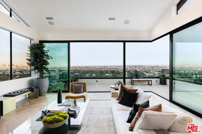 Foto del edificio - 7866 Fareholm Dr
