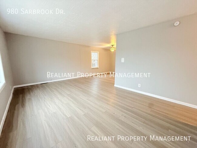 Foto del edificio - 980 Sarbrook Dr