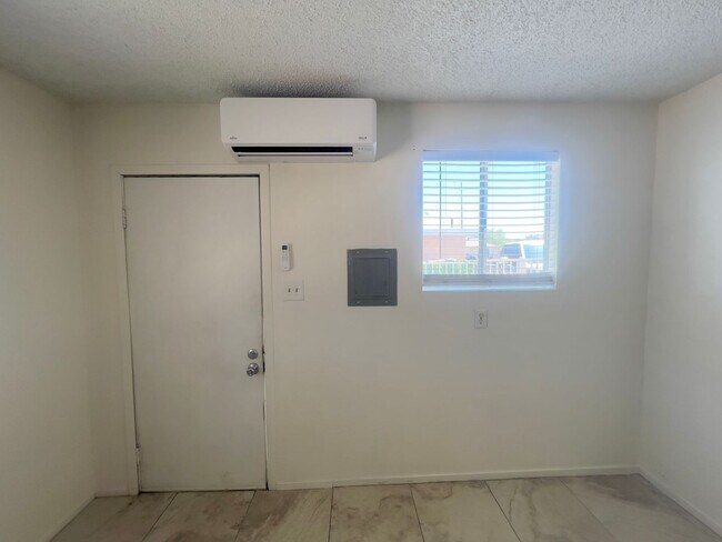 Foto del edificio - 130 Metropolitan Dr