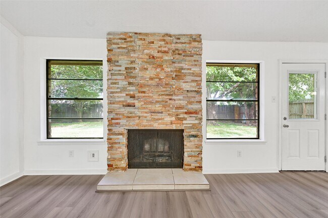 Foto del edificio - 2730 Mesquite Dr