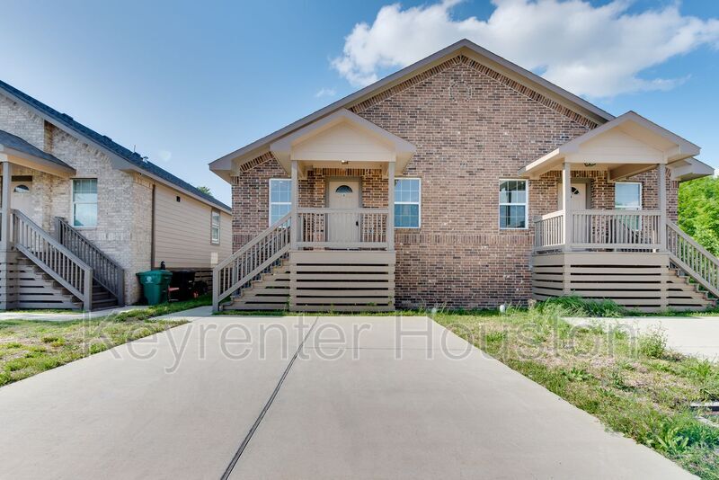 5405 Groveton St Unit 1, Houston, TX 77033 Condo for Rent in Houston