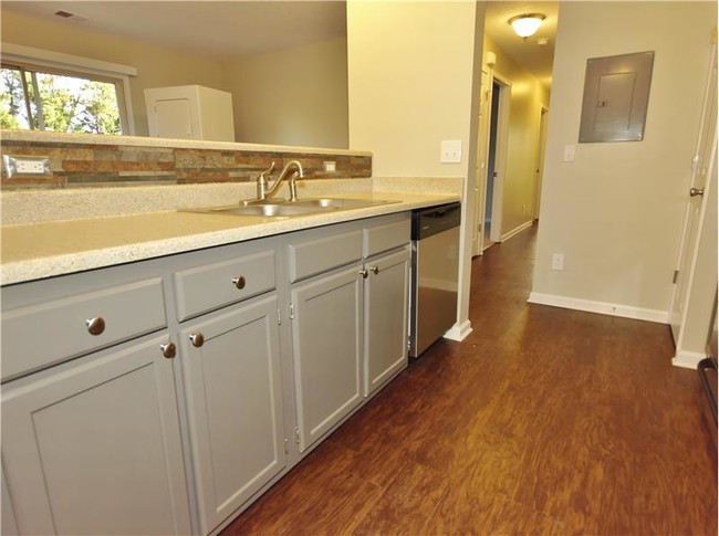 Building Photo - 1620 Arlyn Cir