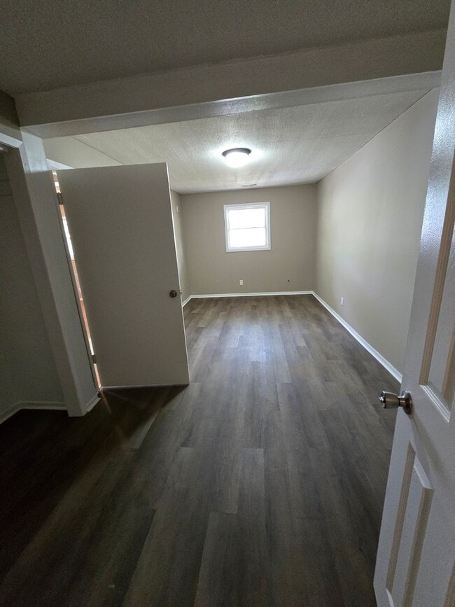 Foto del edificio - Spacious One Bedroom Located near 21st and Lafayette Rd