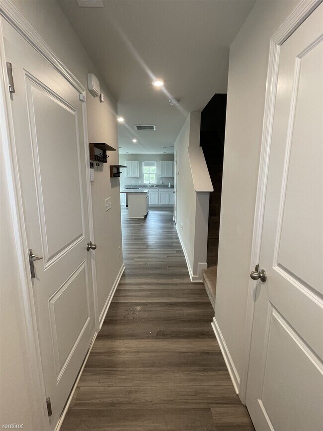 Building Photo - 3 br, 2.5 bath Townhome - 415 Deer Meadow ...