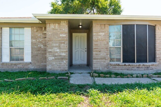 Foto del edificio - Charming & Spacious Home in La Porte!