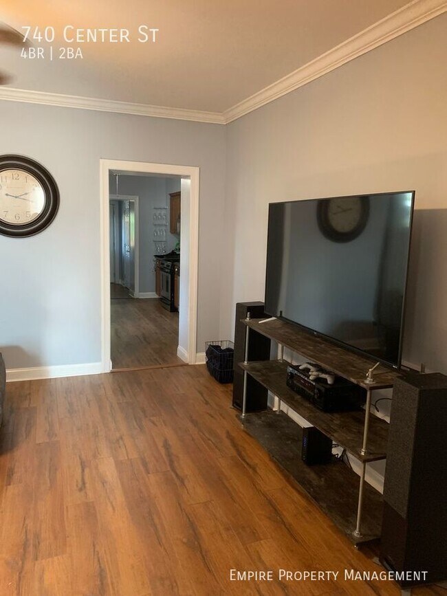 Foto del edificio - 4 Bedroom / 1.5 Bathroom Home in Bethlehem!