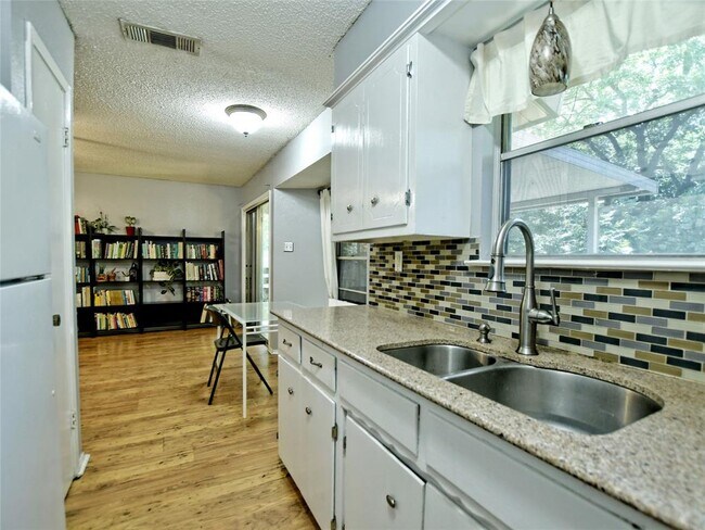 Building Photo - 4911 Aberdeen Cir