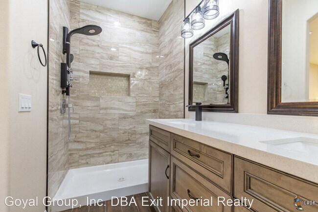 Foto del edificio - 4 br, 3 bath House - 1056 Crestview Dr