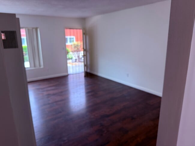 Building Photo - 1142 N Mohican Way