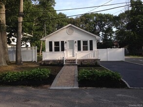 Building Photo - 21 Kingdom Ct