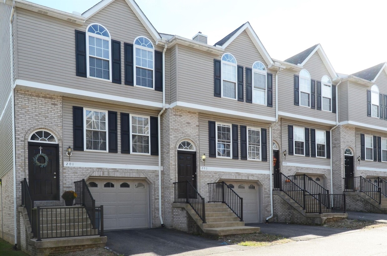 205 Katerina Dr, Monaca, PA 15061 Townhome Rentals in Monaca PA