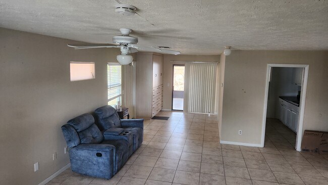Foto del edificio - 549 SW Fredrica St