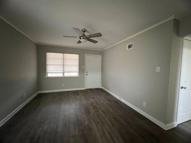 Building Photo - Southern Hills and updated!!