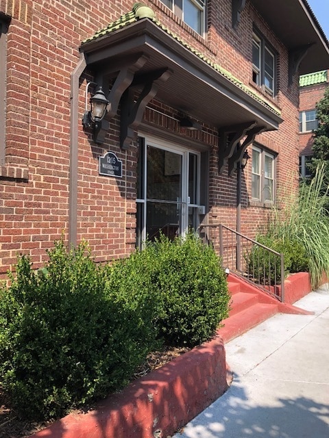 Building Photo - 1205 N Washington St