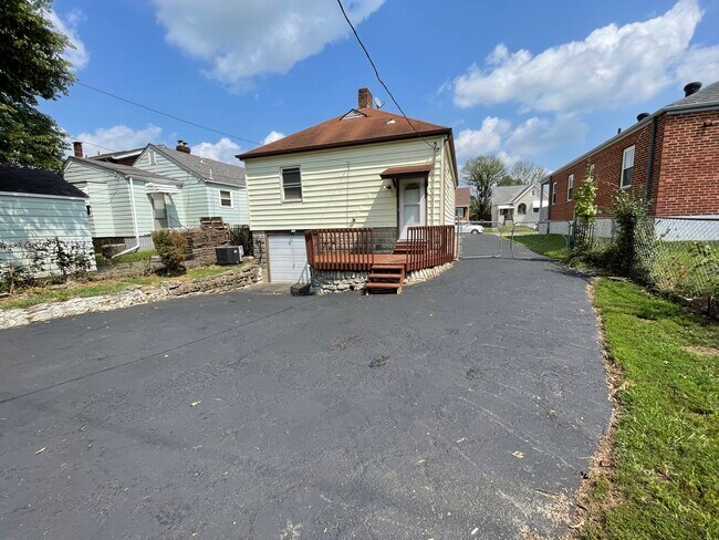 Building Photo - 8319 Marley St