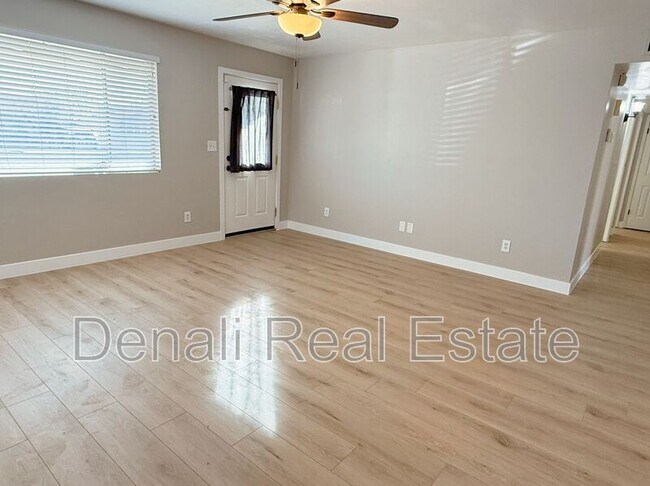 Foto del edificio - 1220 W Romo Jones St