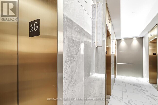 Photo du bâtiment - 898 Portage Pkwy