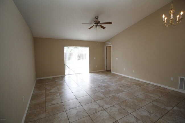Foto del edificio - 830 Schomer Ave SW