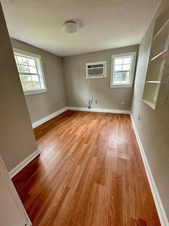 Foto del edificio - 3742/3748 Ogg Ave Brunswick