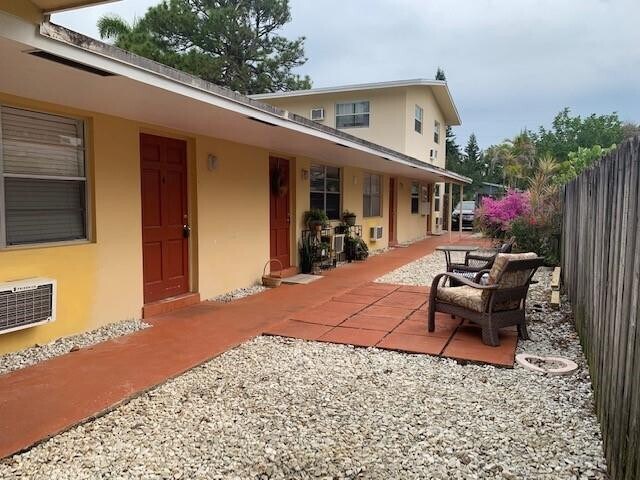 Foto principal - 1129 NE 17th Terrace