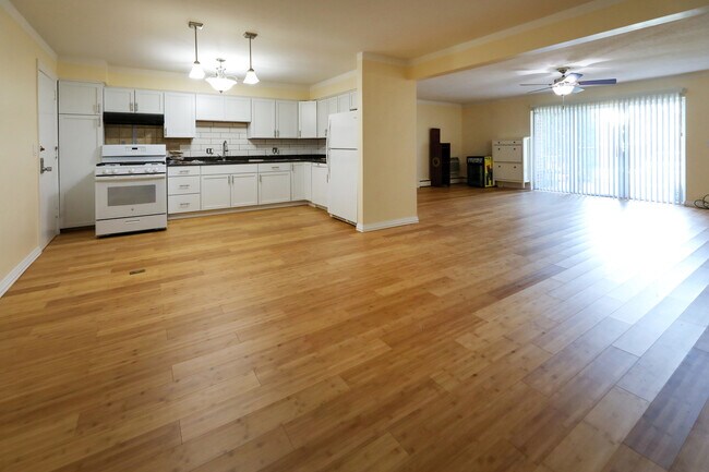 Foto del edificio - 10385 Dearlove Rd
