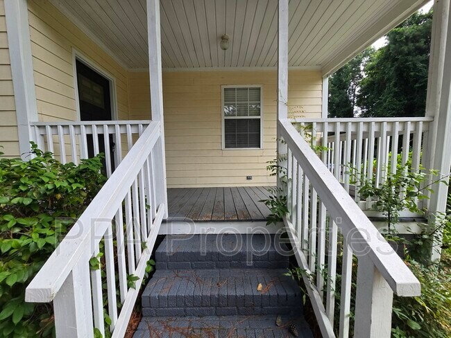 Photo - 2400 Francis St House