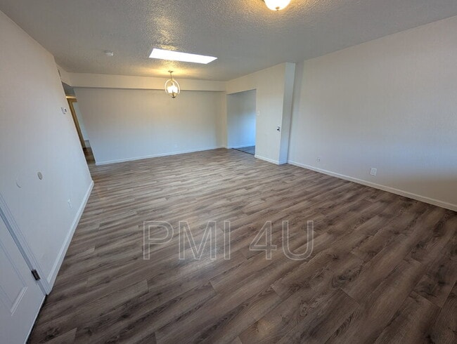 Foto del edificio - 6200 Prairie Rd NE