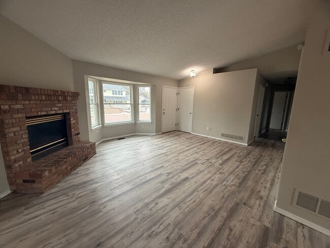 Foto del edificio - 9525 Aspen Grove Way