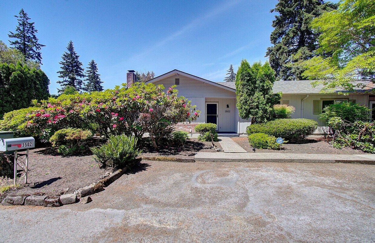 Primary Photo - Royal Oaks Duplex