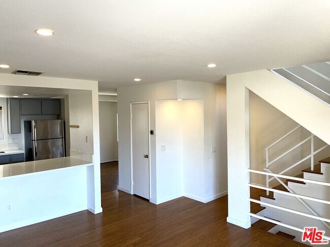 Foto del edificio - 1083 1/2 W Kensington Rd