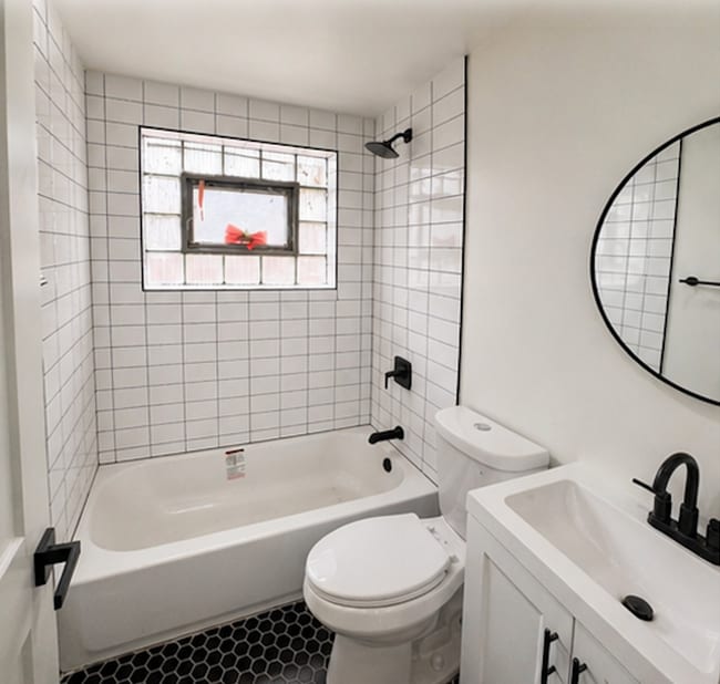 Building Photo - 2321 W 81st Pl