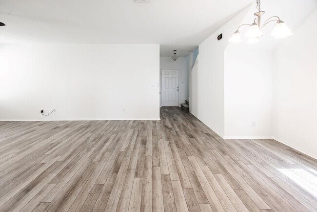 Foto del edificio - 448 English Oak St