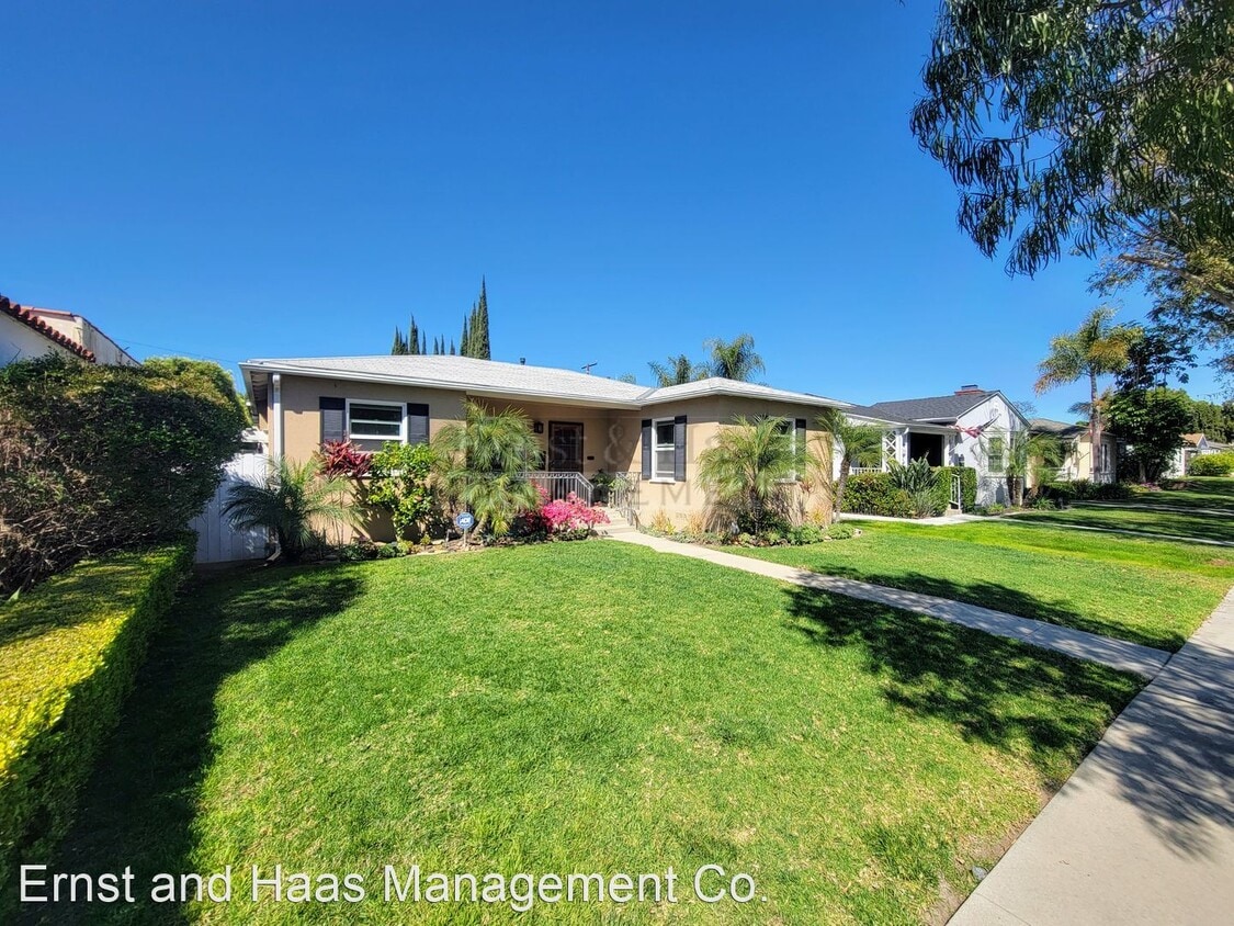 2 br, 1 bath House 3521 Gardenia Ave. House Rental in Long Beach