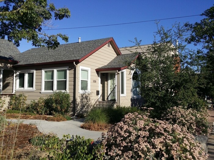 Primary Photo - 1233 Nipomo St
