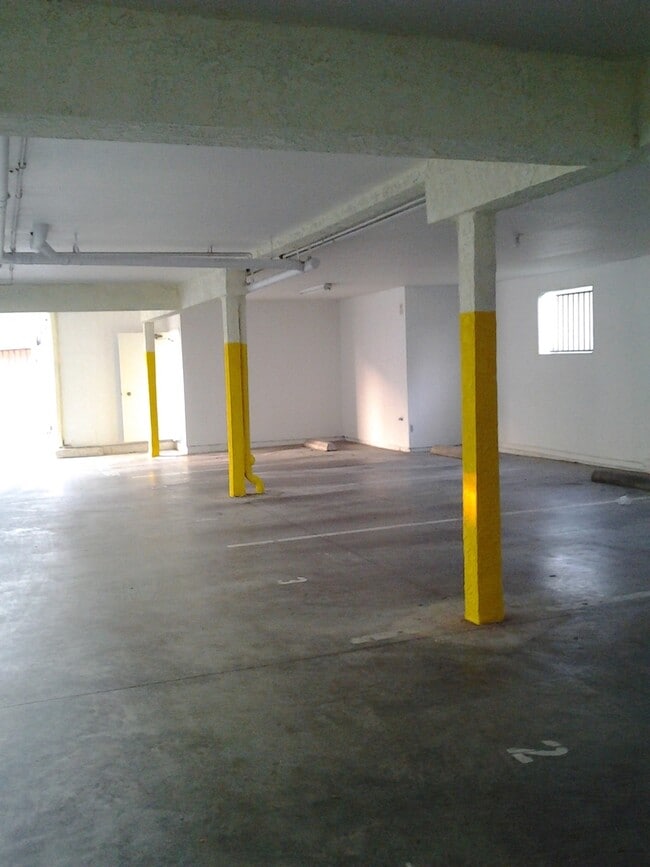 Foto del edificio - COMING SOON! Adorable studio in desirable Burbank area!