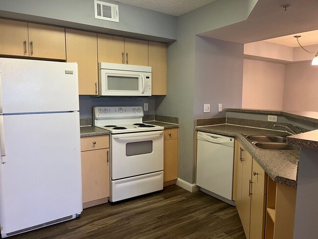 Building Photo - GORGEOUS 1 BEDROOM WITH WATER VIEWS IN POR...