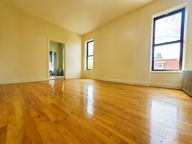 Foto del edificio - 525 Throop Ave