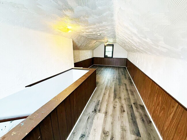 Foto del edificio - 3 BED 1.5 BATH BEAUTIFUL SINGLE FAMILY HOM...