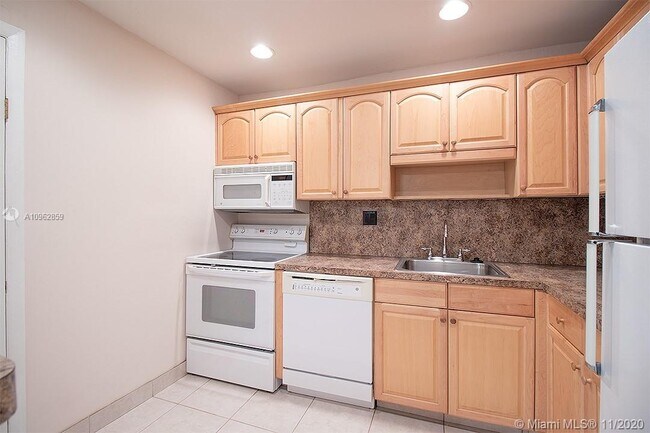 Foto del edificio - 2620 NE 135th St